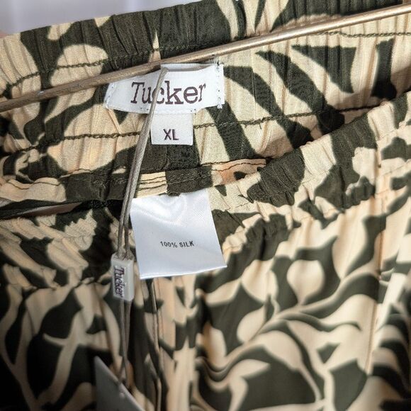 Tucker NYC Julia Pant Forest Figi Floral in Crepe de Chine Silk Floral - Picture 8 of 9